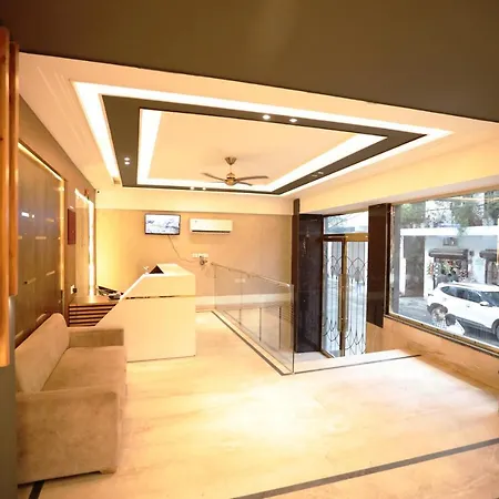 Hotel Citadel Suites - Near Igi Airport